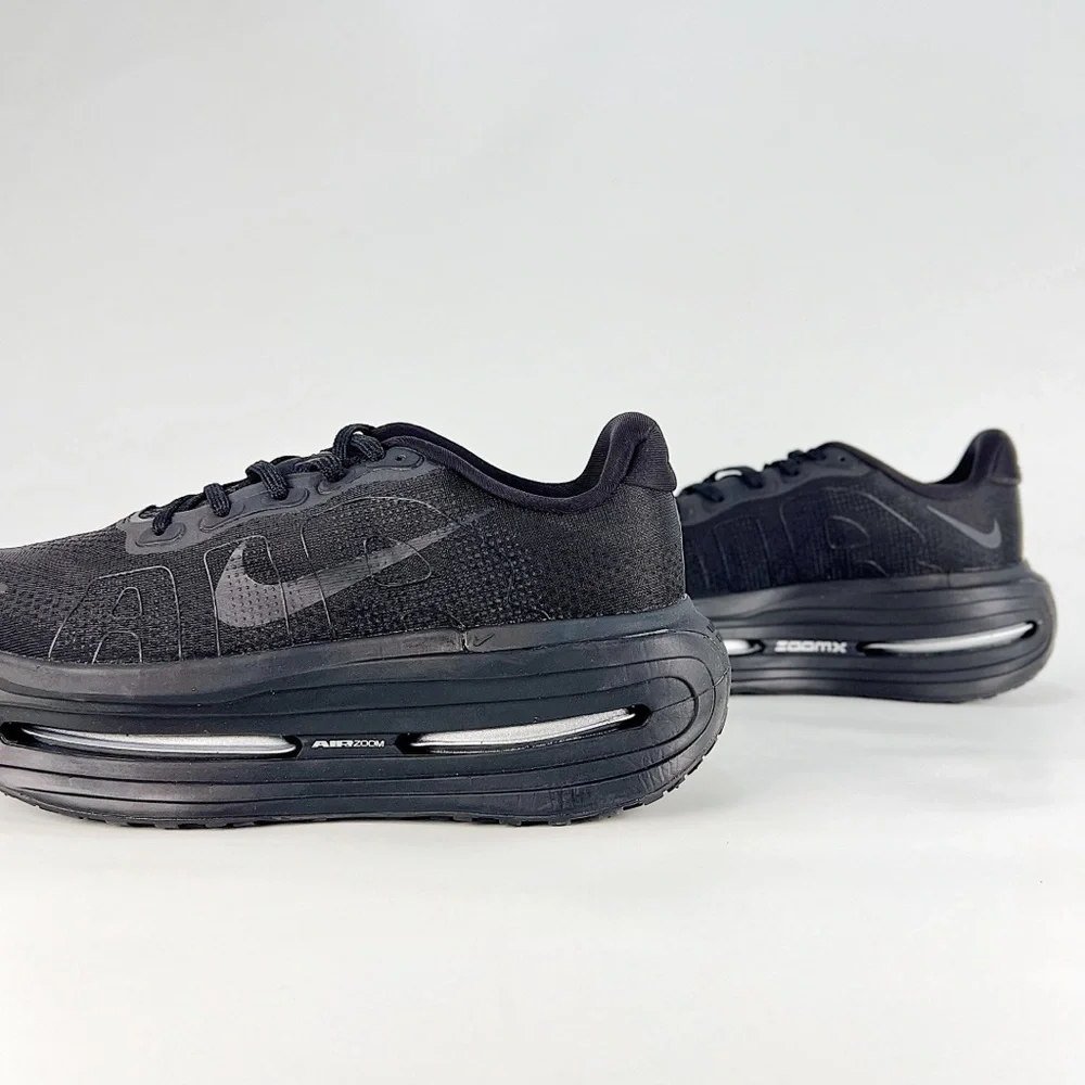 Nike Men’s Black Air Zoom Vomero premium Running Shoes